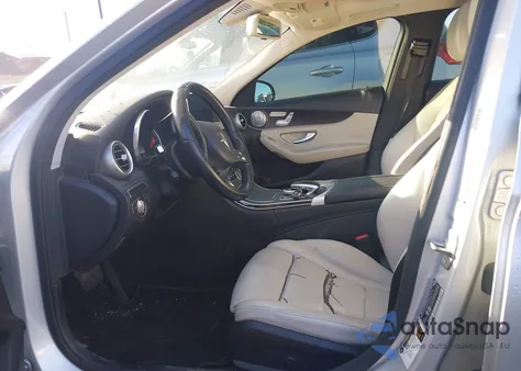 2016 Mercedes-Benz C 300 z USA, uszkodzony, nr VIN 55SWF4JB4GU172770